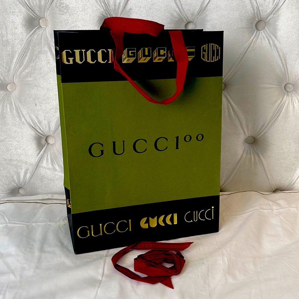 Gucci shopping bag with ribbon